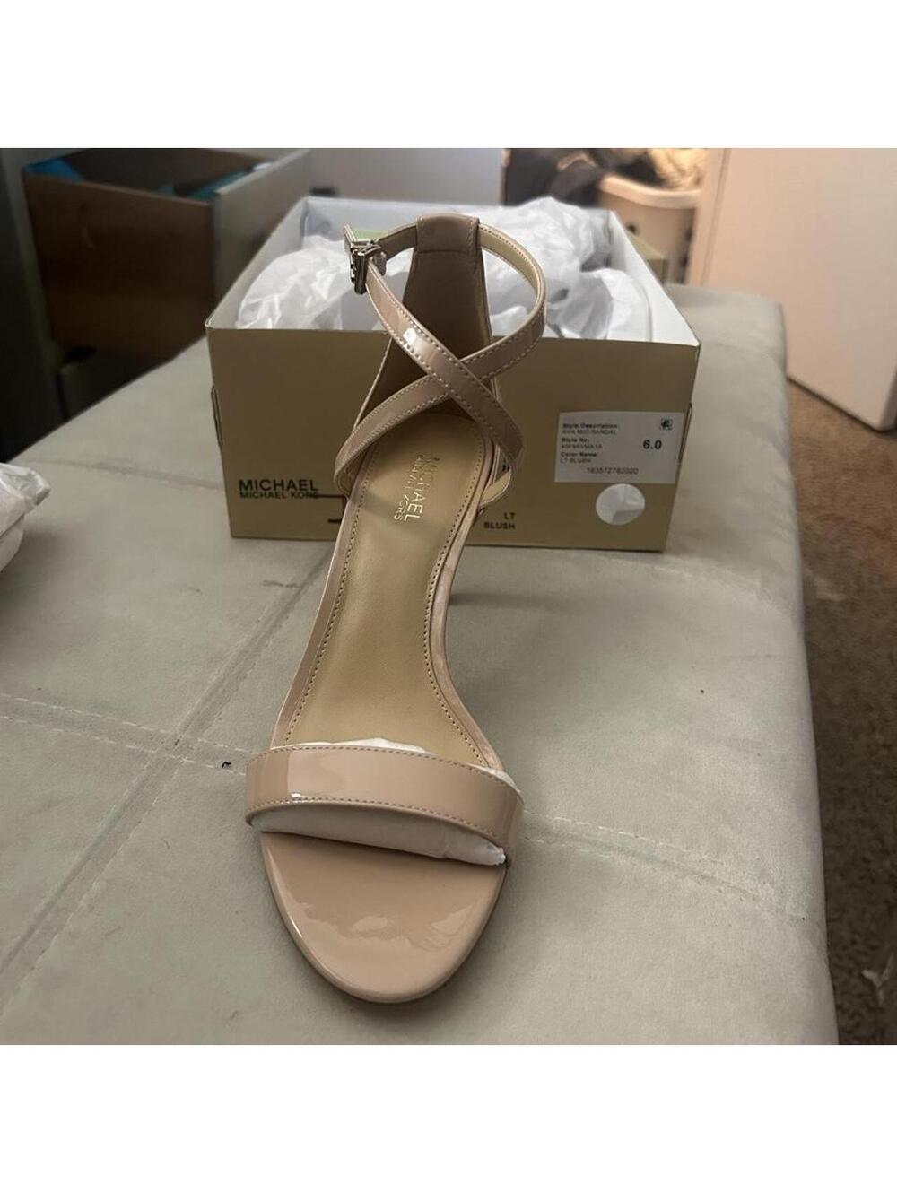 Michael Michael Kors Ava Mid 3” heel Sandal in LT Blush Patent Leather size 6.